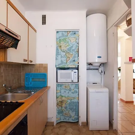 Sleeps 6 Air Con Wifi