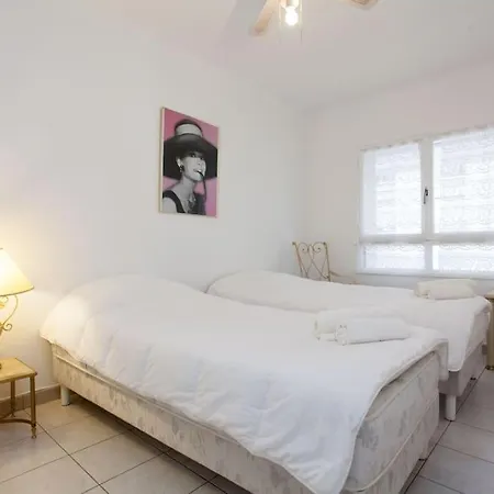 Sleeps 6 Air Con Wifi *
