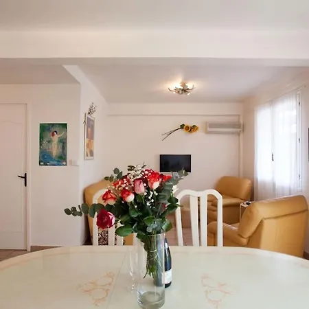 Appartement Sleeps 6 Air Con Wifi
