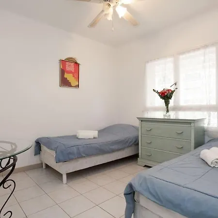 Sleeps 6 Air Con Wifi
