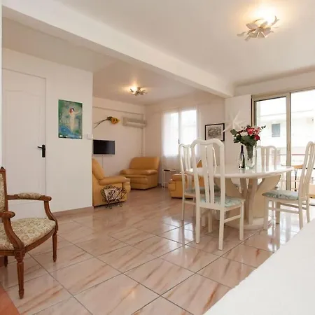 Sleeps 6 Air Con Wifi Lejlighed